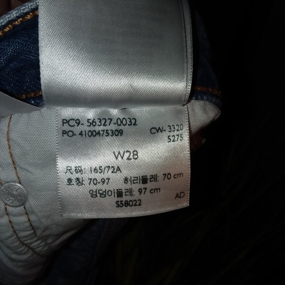 LEVI - Picture 4 of 4